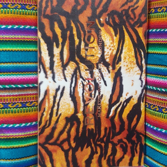 Revolution, London Eyeshadow Palette - Picture 1 of 9